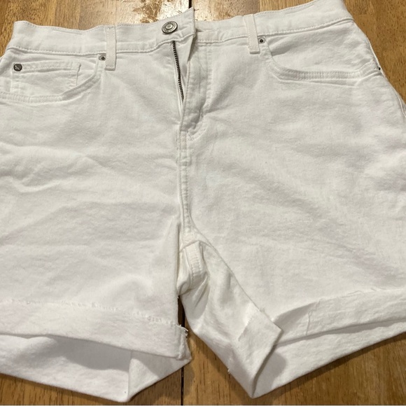 Beautiful shorts size 8 new - Picture 1 of 6